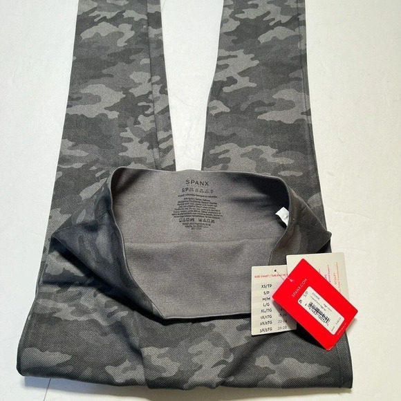 Spanx New $68 Look At Me Now Cropped Seamless Leggings Small Sage Camo - Picture 2 of 8